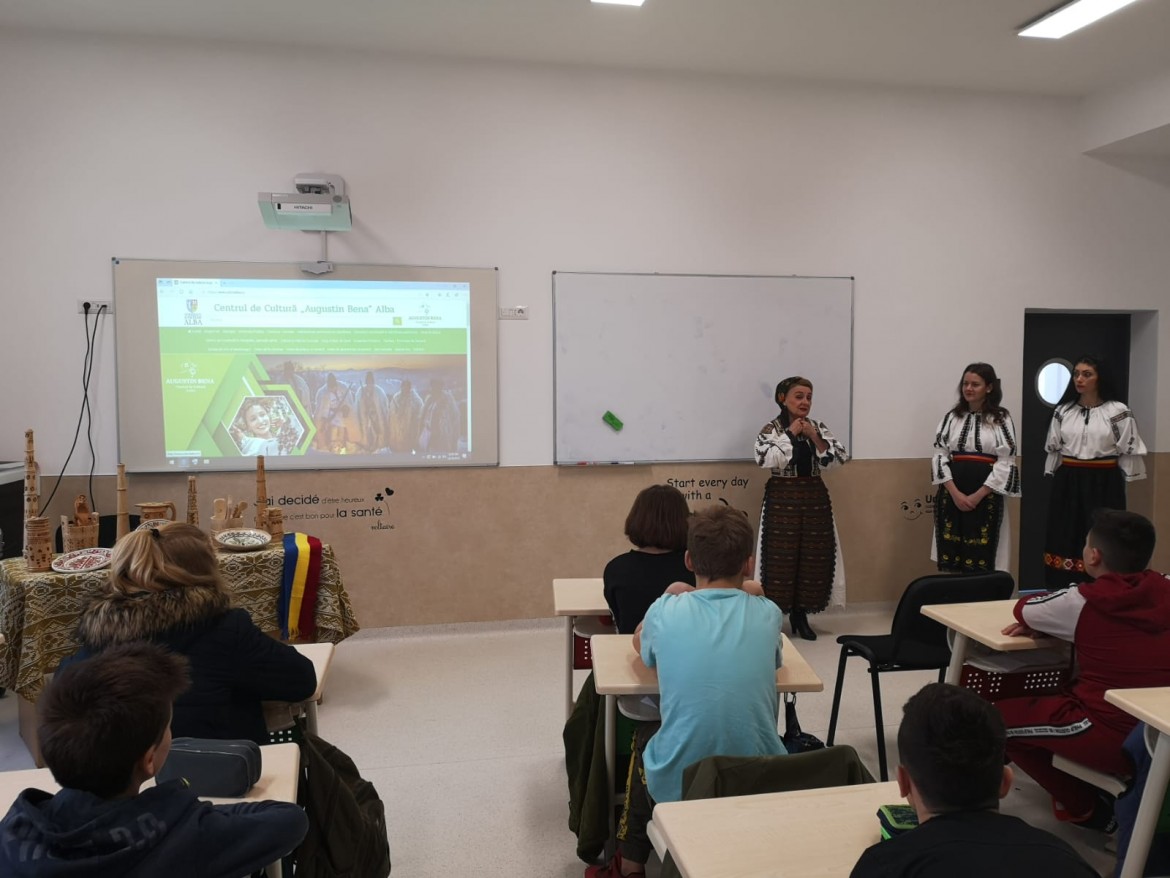 „Caravana Etnografică”, un nou proiect cultural lansat la școala „smart” de la Ciugud